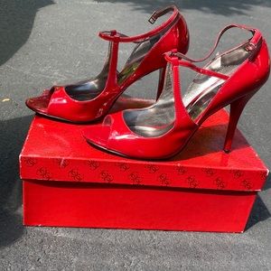 Red sandal pump